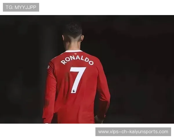 C罗被曝私下教授年轻球员射门技巧,传帮带形象受赞 C罗被曝私下教授年轻球员射门技巧,传帮带形象受赞